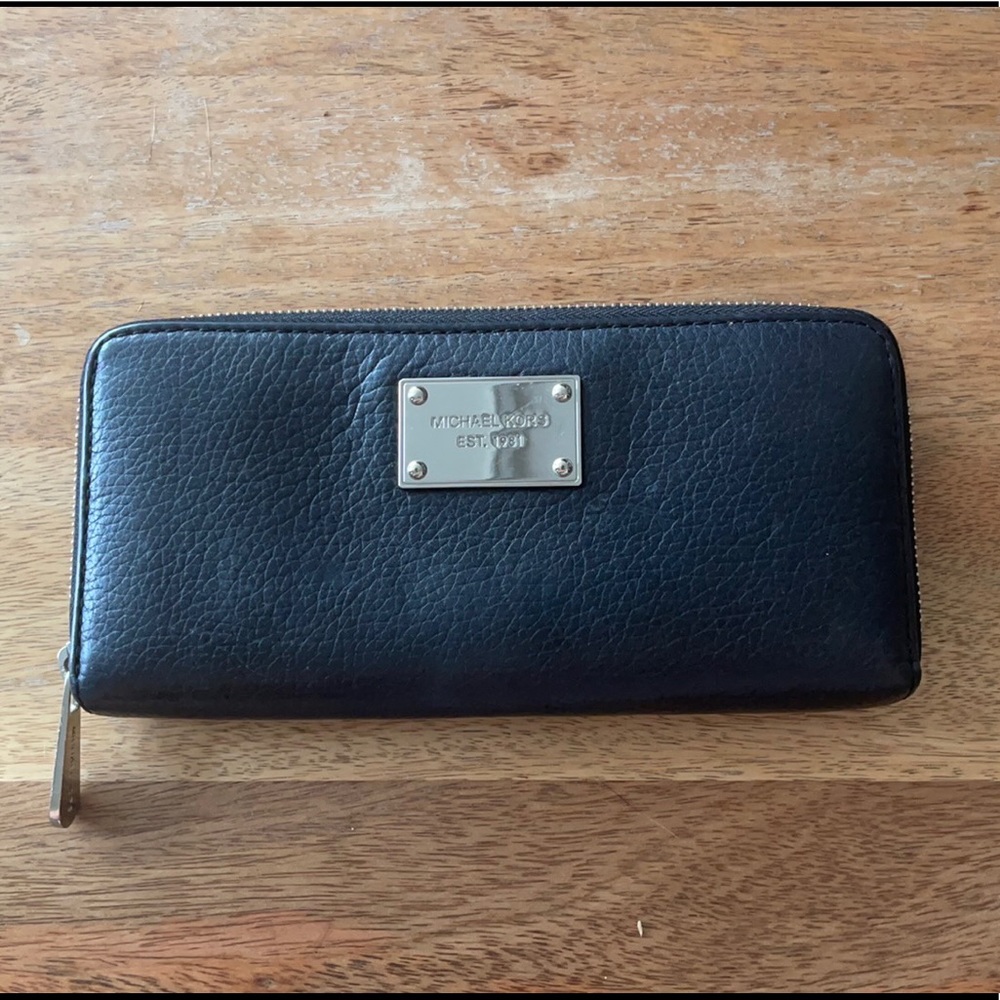 Michael Kors Black Wallet with zipper